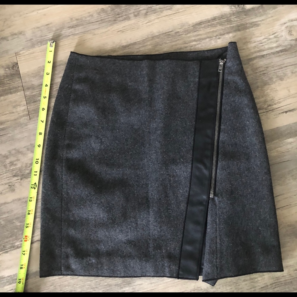 BANANA REPUBLIC | Charcoal Skirt